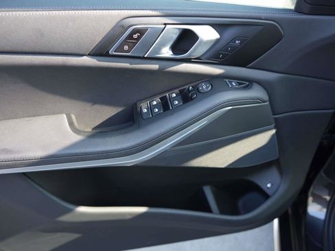 Certified 2022 BMW X5 xDrive45e w/ Executive Package image 10