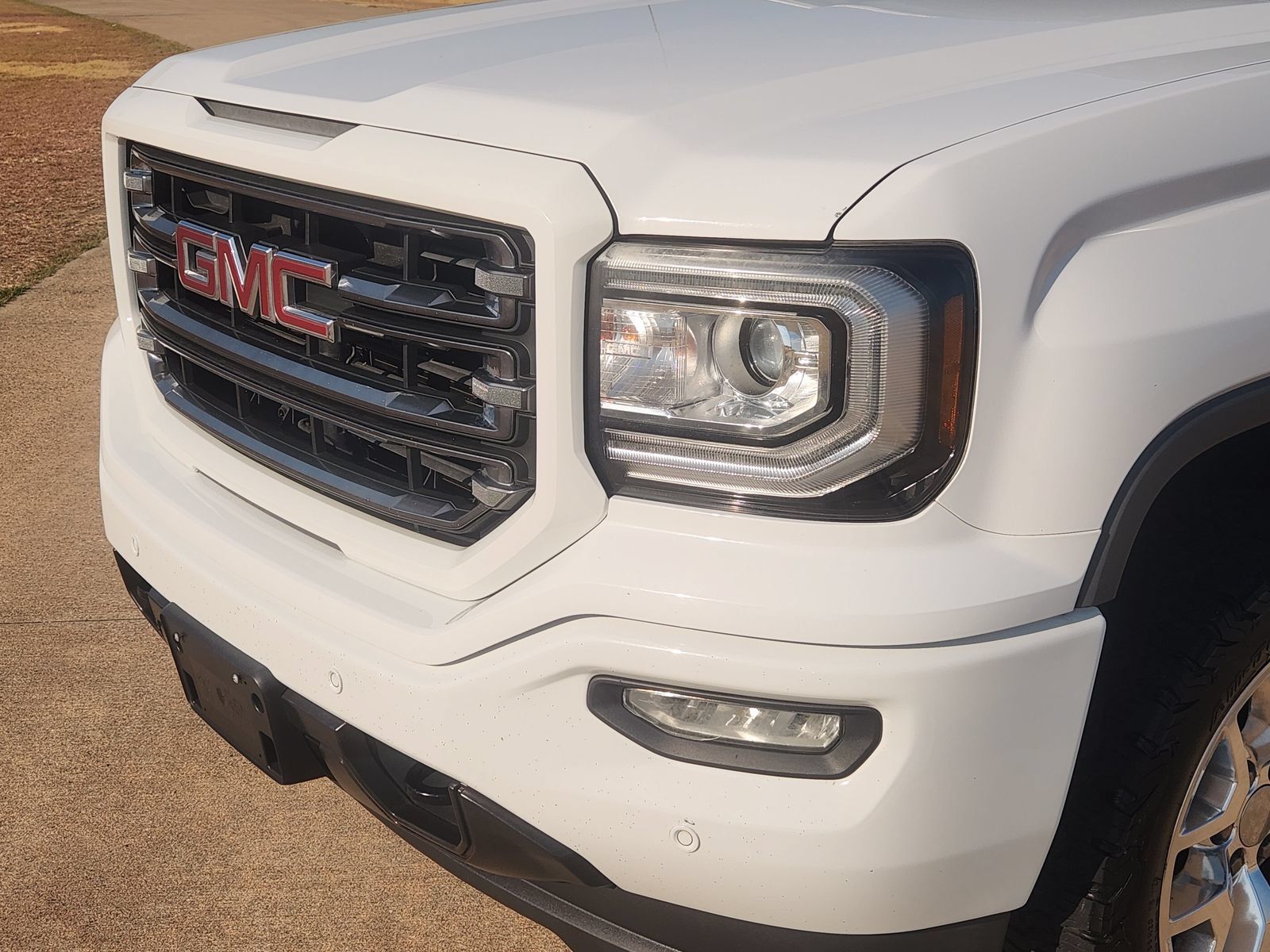Used 2017 GMC Sierra 1500 SLT w/ All Terrain Package AWD/4WD image 10
