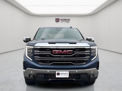 Used 2022 GMC Sierra 1500 SLT w/ SLT Convenience Package image 2