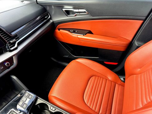 Used 2025 Kia Sportage SX image 34