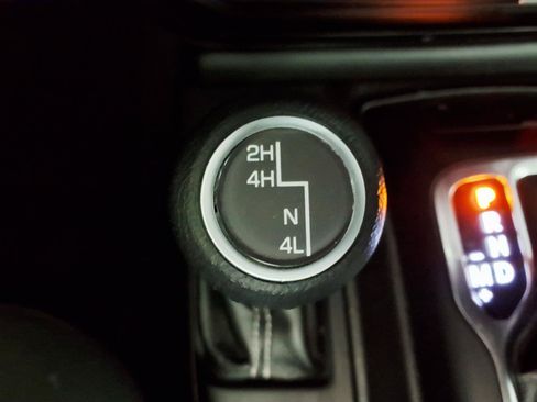 Used 2022 Jeep Wrangler Unlimited Sahara w/ LED Lighting Group AWD/4WD image 22