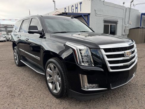 Used 2016 Cadillac Escalade Luxury image 3