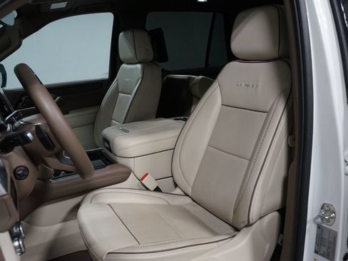 Used 2025 GMC Yukon Denali w/ Denali Reserve Package AWD/4WD image 6