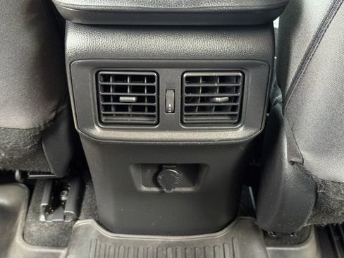 Used 2022 Toyota RAV4 LE AWD/4WD image 28