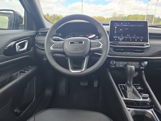 Used 2026 Jeep Compass Limited AWD/4WD image 14