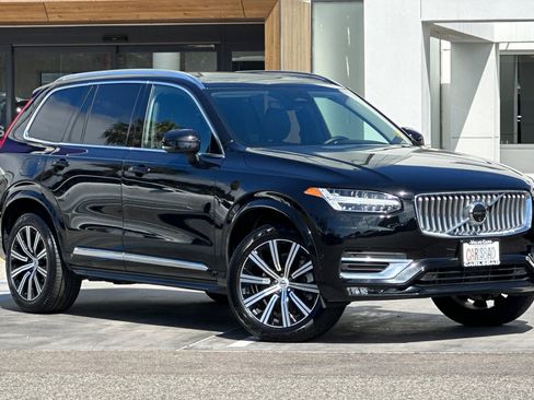 Certified 2025 Volvo XC90 B6 Plus image 2