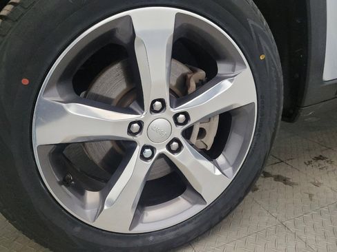 Used 2021 Jeep Grand Cherokee L Limited w/ Luxury Tech Group II image 31