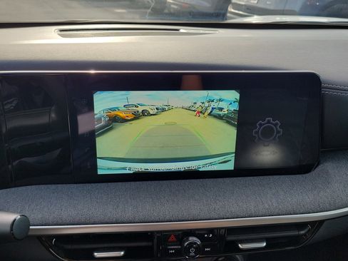 Certified 2025 Nissan Kicks SV image 8