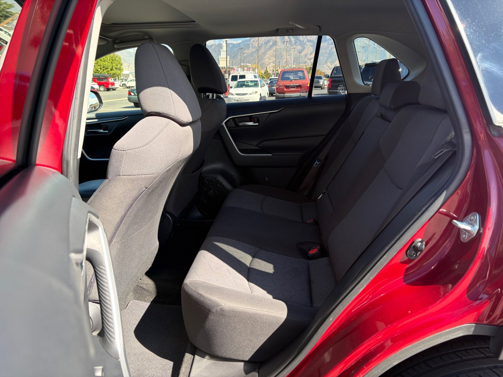Used 2019 Toyota RAV4 XLE w/ Carpet Mat Package FWD image 25