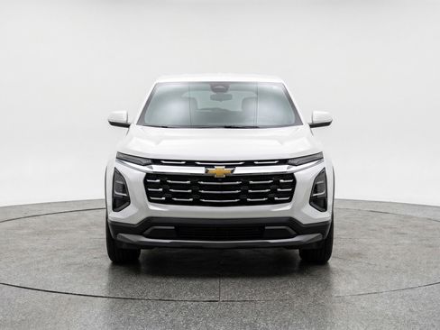 Used 2025 Chevrolet Equinox LT image 2