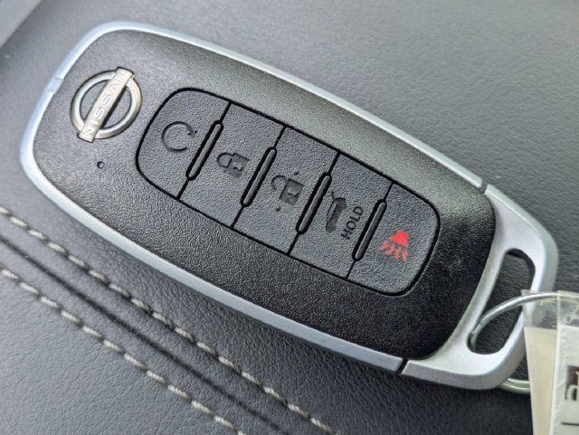 Used 2025 Nissan Pathfinder Platinum w/ Black Appearance Package FWD image 34