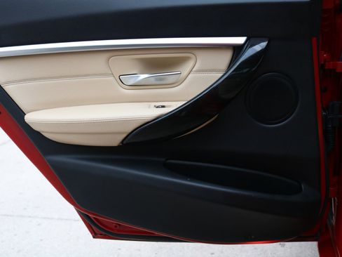 Used 2018 BMW 330i xDrive 330xi Sedan w/ Premium Package image 34