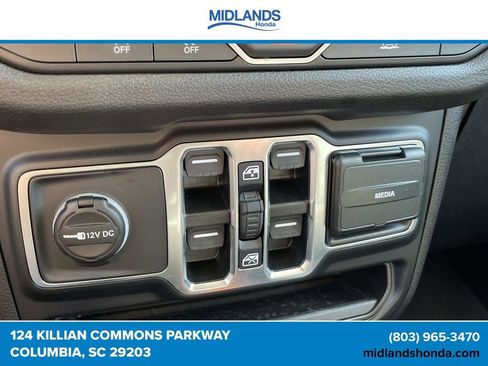 Used 2025 Jeep Wrangler Unlimited Sport AWD/4WD image 27