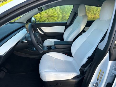 Used 2022 Tesla Model Y Long Range image 13