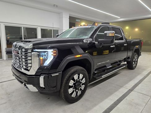 Used 2024 GMC Sierra 2500 Denali w/ Denali Reserve Package image 2