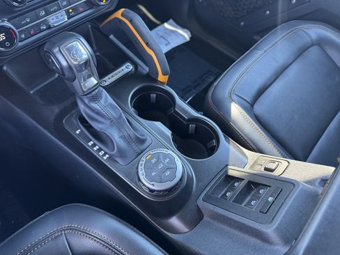 Used 2023 Ford Bronco Badlands image 29