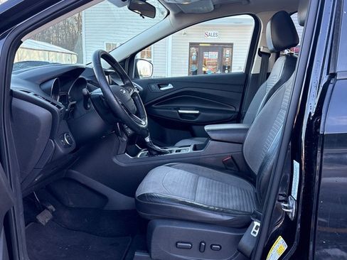 Used 2017 Ford Escape SE w/ Equipment Group 201A image 9