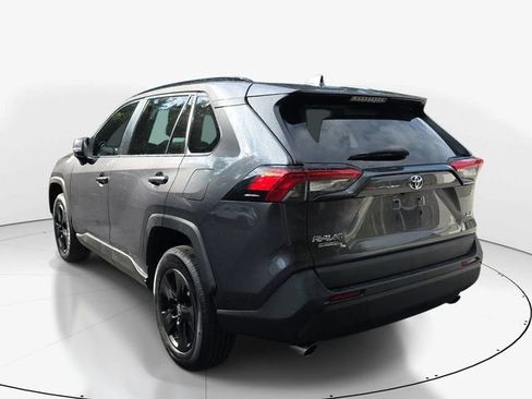 Used 2021 Toyota RAV4 XLE w/ Convenience Package FWD image 6