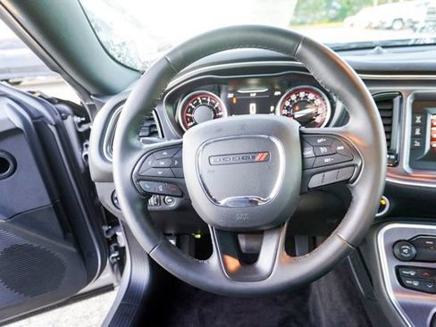 Used 2016 Dodge Challenger SXT image 10