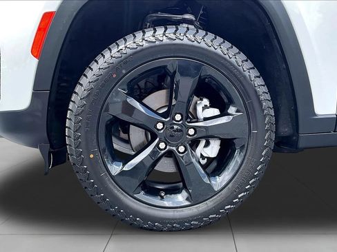 Used 2023 Jeep Grand Cherokee Limited w/ Black Appearance Package RWD image 8