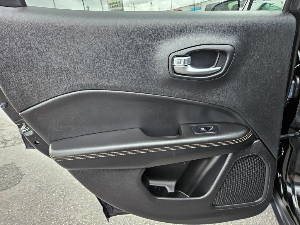 Used 2018 Jeep Compass Latitude AWD/4WD image 15