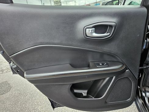 Used 2018 Jeep Compass Latitude AWD/4WD image 15