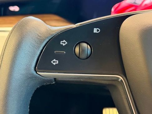 Used 2022 Tesla Model S AWD image 19