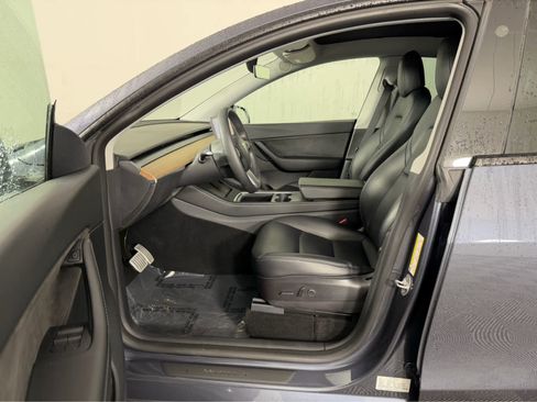 Used 2021 Tesla Model Y Performance image 9