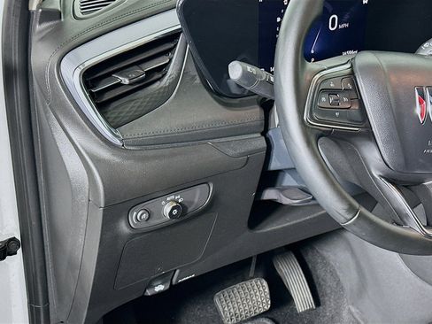 Used 2025 Buick Encore GX Preferred image 17