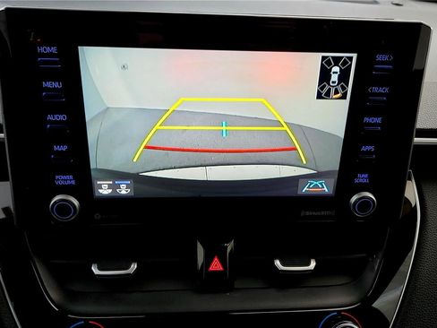 Used 2022 Toyota Corolla Cross XLE image 32