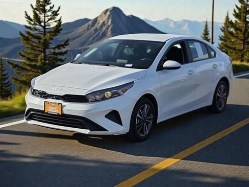 Used 2024 Kia Forte LXS image 4