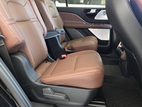 Used 2026 Lincoln Aviator Reserve AWD/4WD image 8