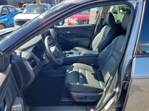Certified 2025 Nissan Rogue SL FWD image 14