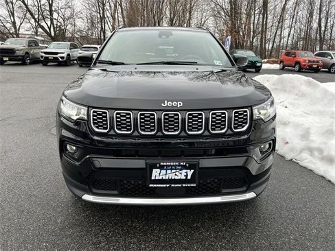 Used 2024 Jeep Compass Limited image 3