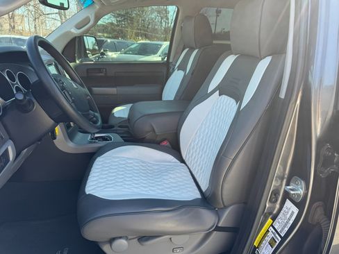 Used 2013 Toyota Tundra 4x4 CrewMax image 12