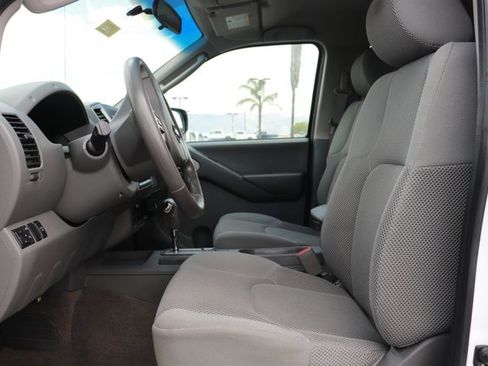 Used 2009 Nissan Frontier SE w/ SE Value Truck Pkg RWD image 11