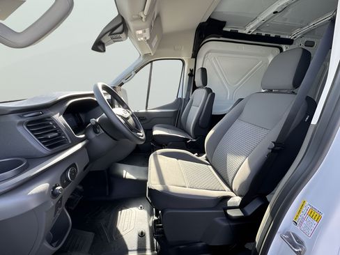 New 2026 Ford Transit 250 148 Medium Roof RWD image 5
