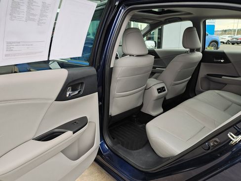 Used 2017 Honda Accord EX-L image 11