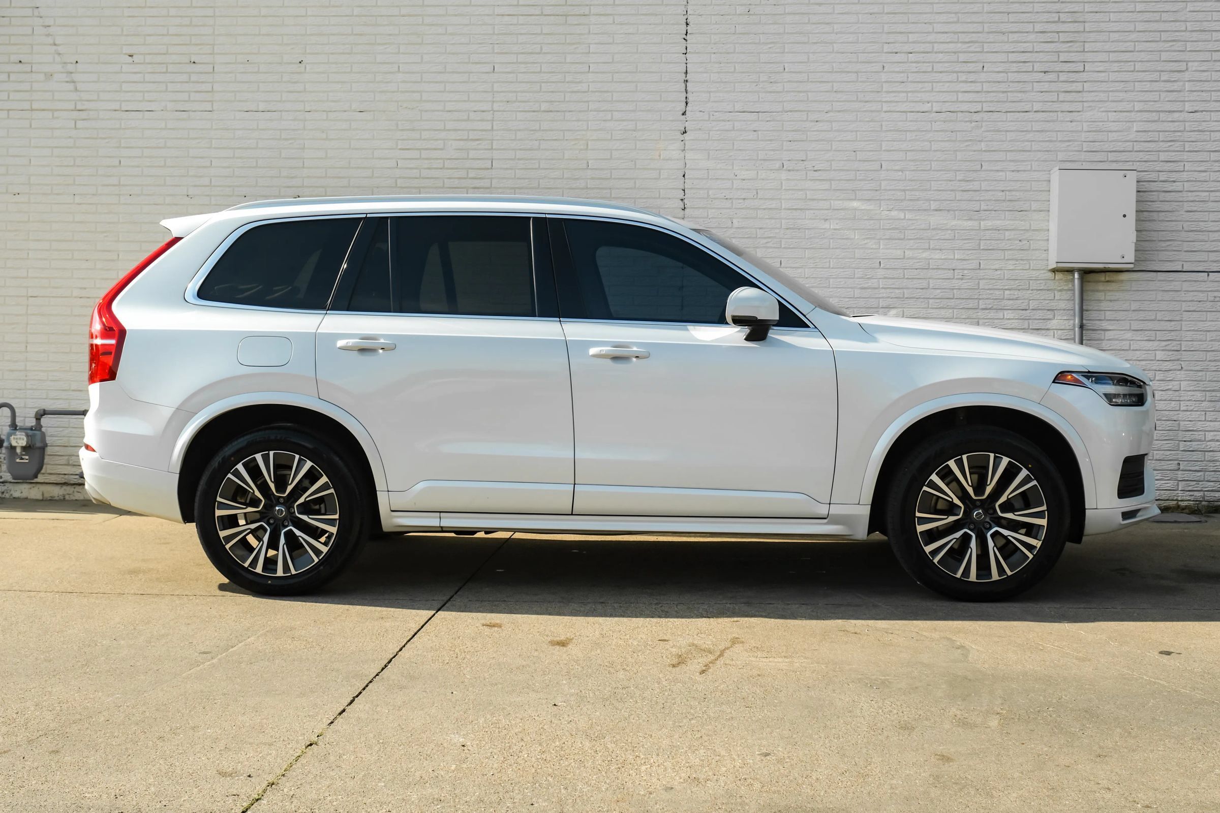 Used 2020 Volvo XC90 T5 Momentum w/ Protection Package Premier FWD image 7