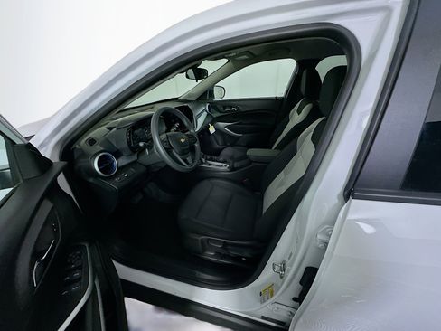 Used 2025 Chevrolet Trax LS image 13