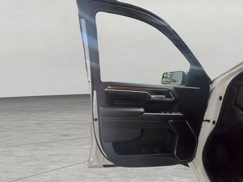 Used 2024 Chevrolet Silverado 1500 LT image 14