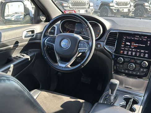 Used 2019 Jeep Grand Cherokee Altitude image 17