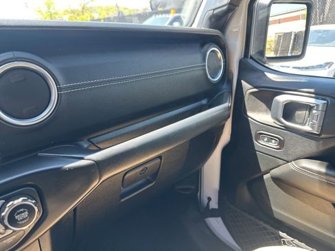 Used 2018 Jeep Wrangler Unlimited Sahara AWD/4WD image 21