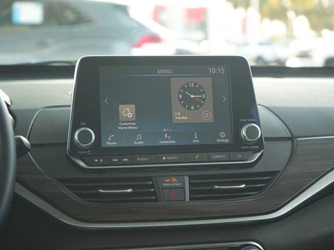 Used 2024 Nissan Altima 2.5 SV image 19