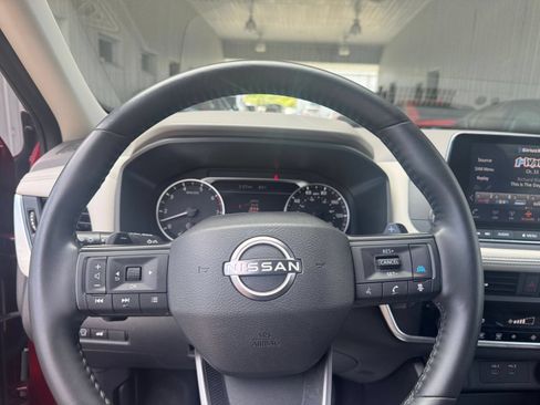 Used 2025 Nissan Rogue SV FWD image 29