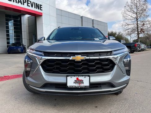 Used 2025 Chevrolet Trax LT image 4