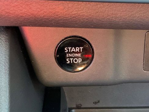 Used 2024 Nissan Rogue S image 33