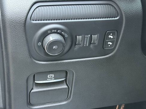 Used 2024 Jeep Wagoneer L Series II AWD/4WD image 36