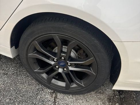 Used 2018 Ford Fusion SE w/ Equipment Group 201A FWD image 7