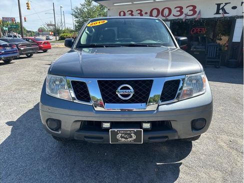 Used 2019 Nissan Frontier SV RWD image 2